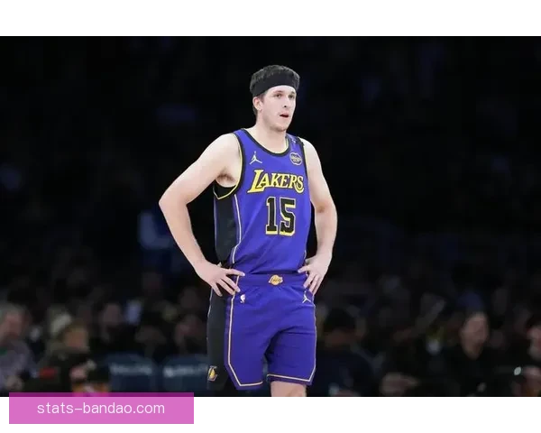 詹姆斯点评里夫斯球风 独特节奏与变向打破白人球员刻板印象